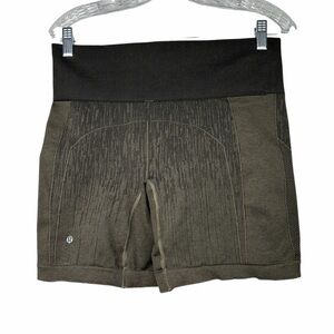 Lululemon Women's 10 Sculpt Short Activewear Compression Green Bike Run Gym